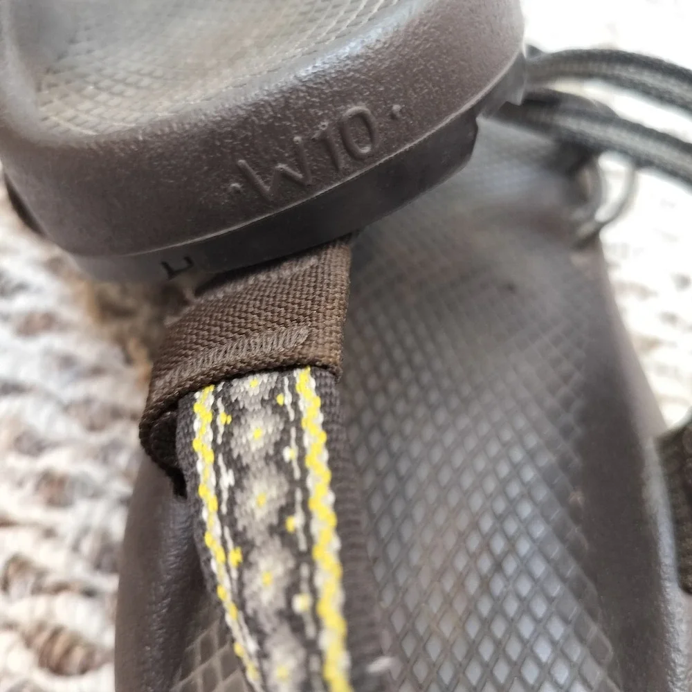 Chaco Cloud Sandals Athletic Hiking Sandals Toe Loop Brown